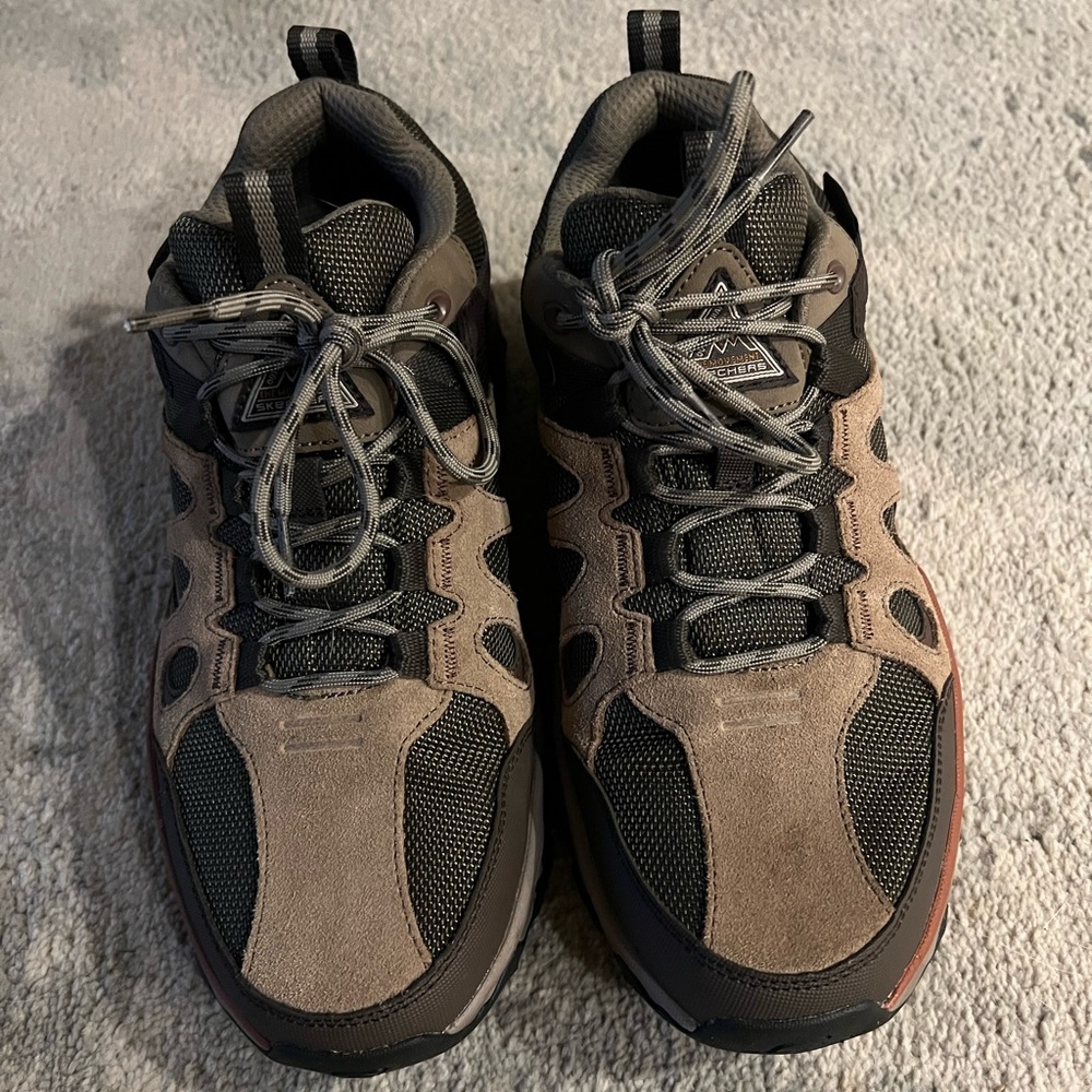 Skechers Men’s Size 10 Sneakers, Relaxed Fit, Air-cooled, Memory Foam, Khaki